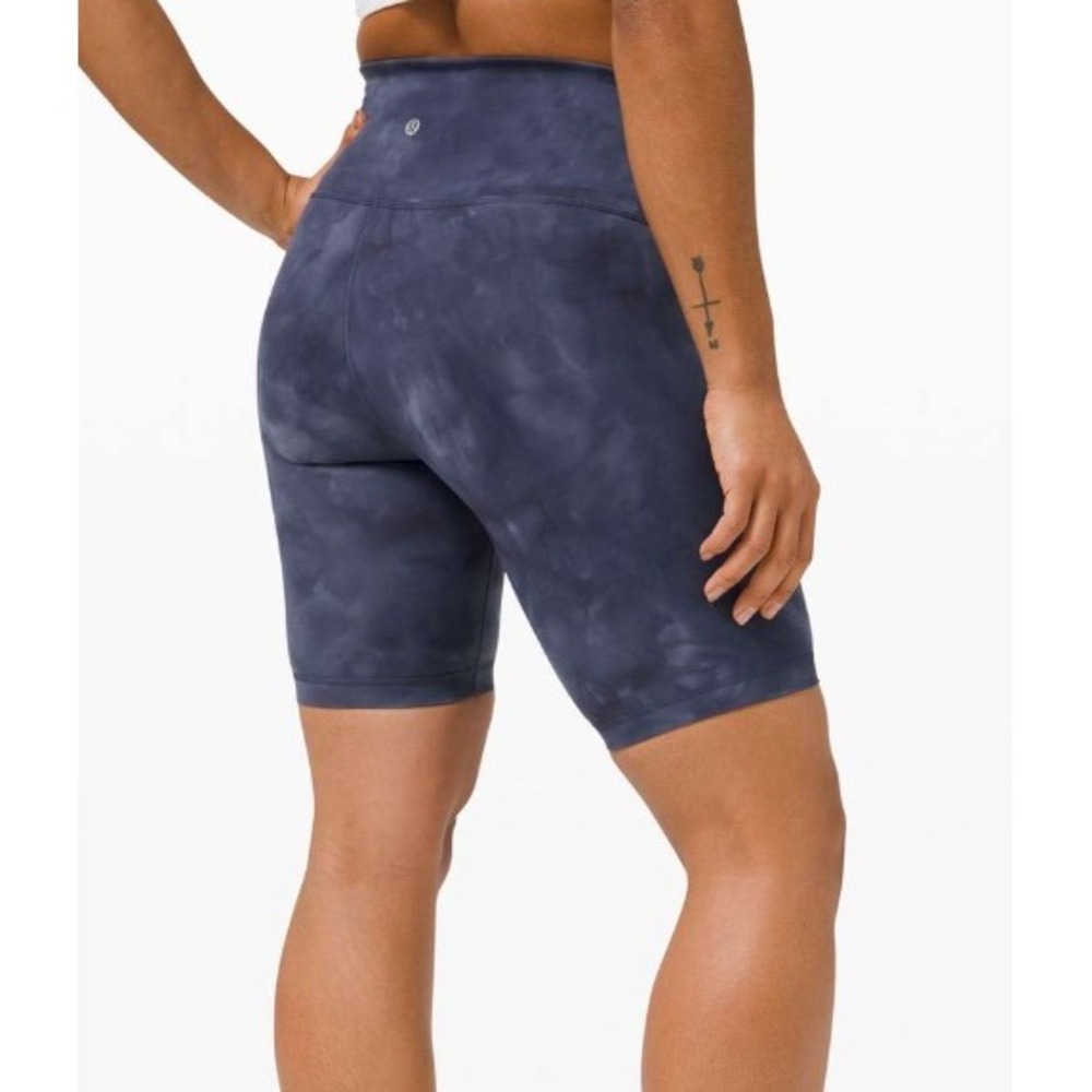 Lululemon Size 6 Wunder Train High-Rise Short 8" Diamond Dye Shade Naval Blue